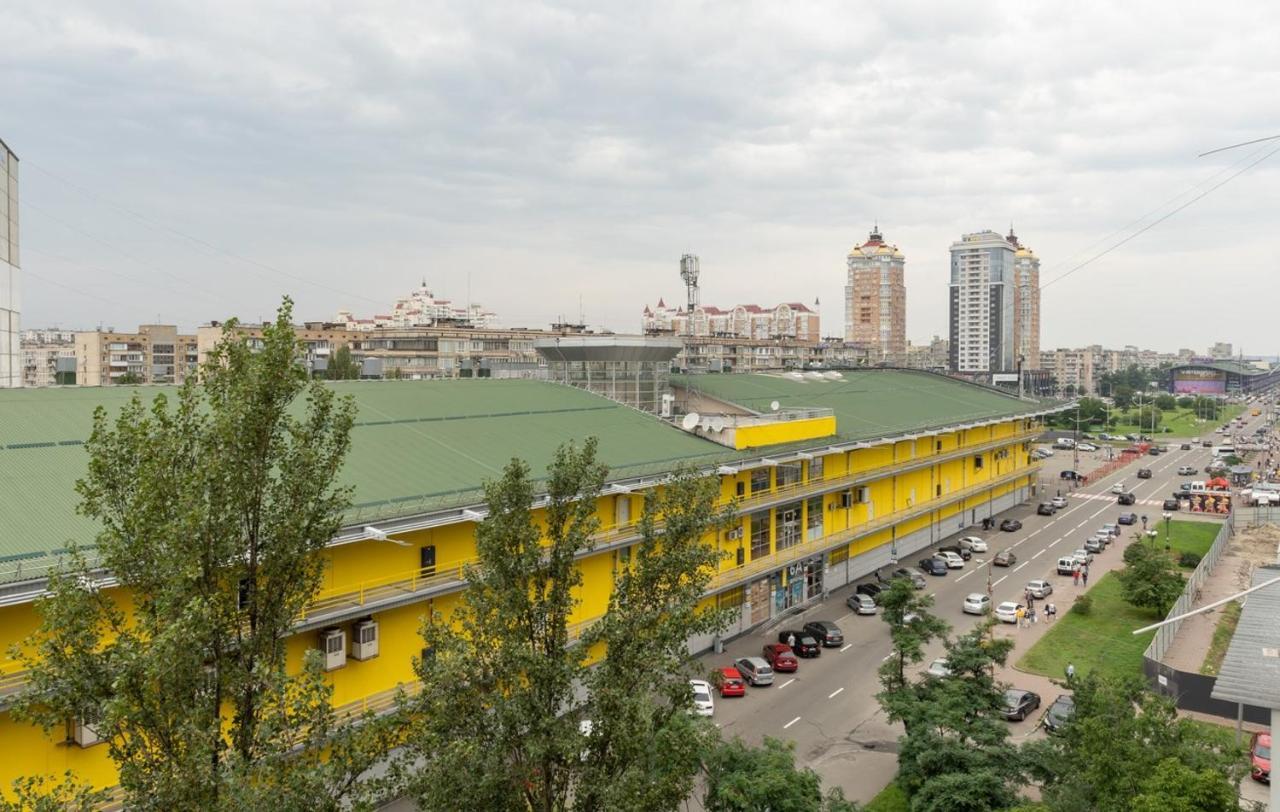 Світла, Комфортна Квартира Біля Метро Мінська Kyiv Exterior photo